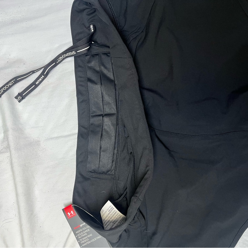 Under Armour Women's Black Heat Gear Shorts - Picture 3 of 3